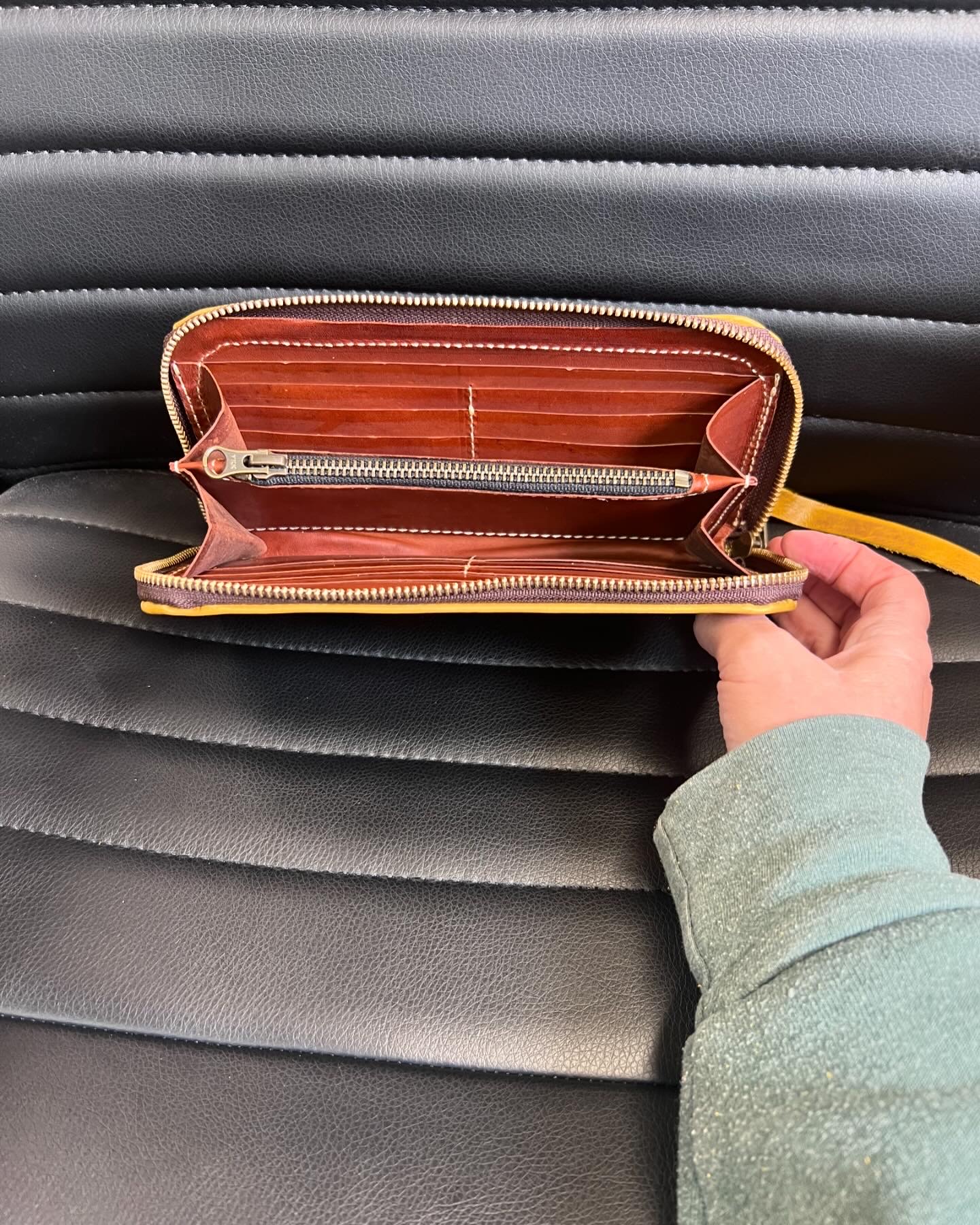 Classic Zip Wallet in Leather and Wool - On Top Adventures